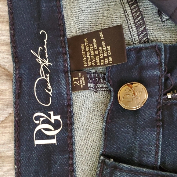DG2 By Diane Gilman  Skinny Embroided Sequence Stretch Dark Blue Denim Jeans. - Picture 5 of 9